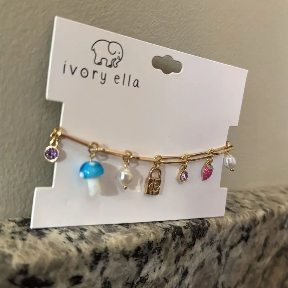 NWT ivory ella gold tone paper clip style charm bracelet